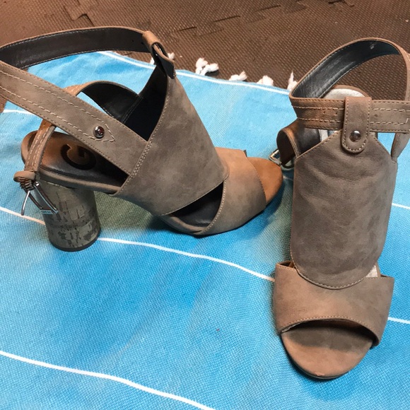 Guess light brown heels - Picture 2 of 4